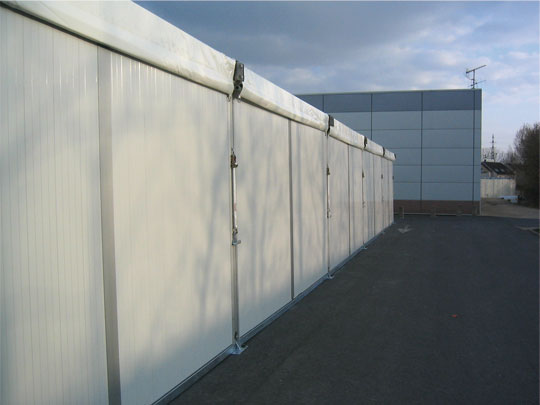 Murs externes en parois rigide PVC blanc.